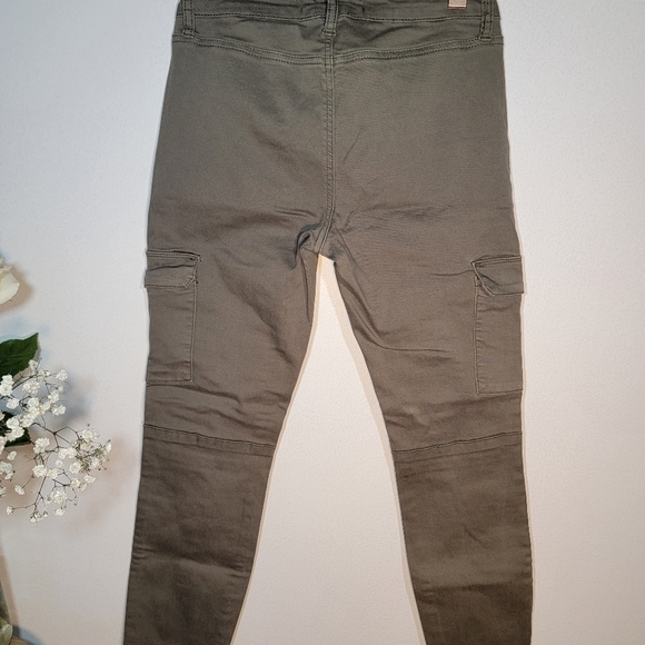 Green cargo style Ashley Mason pants. Size 7. - Picture 10 of 11